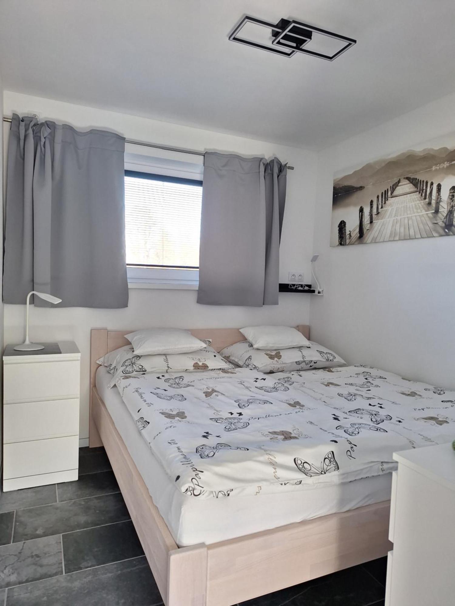 Bungalov Na Brehu Labe S Vlastnim Molem Pardubice Exterior foto
